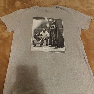 Men's gap tee shirt